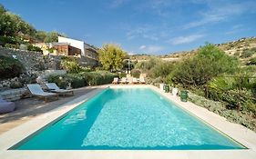 Azalo Country House